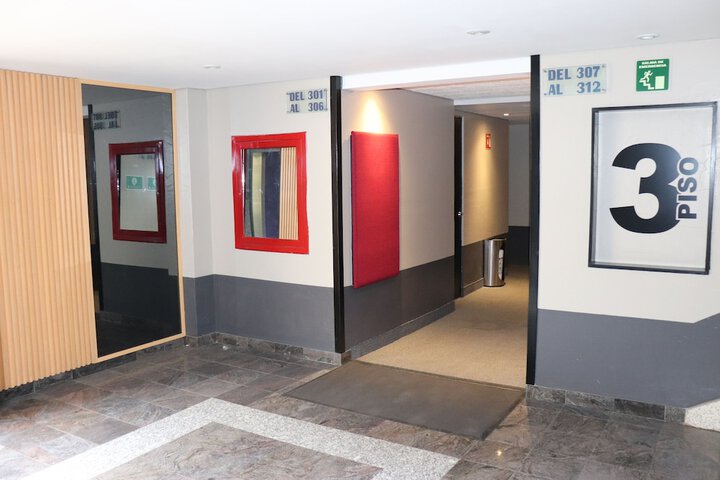 Ballroom/Hall 78 of 89