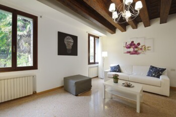 Room 13 of 30