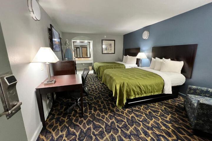 2 Double Beds (15 of 15)
