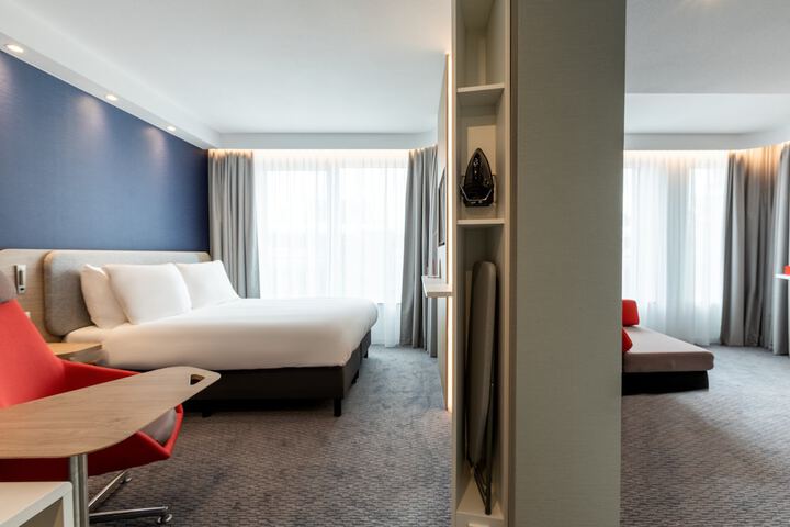 Room 10 of 44