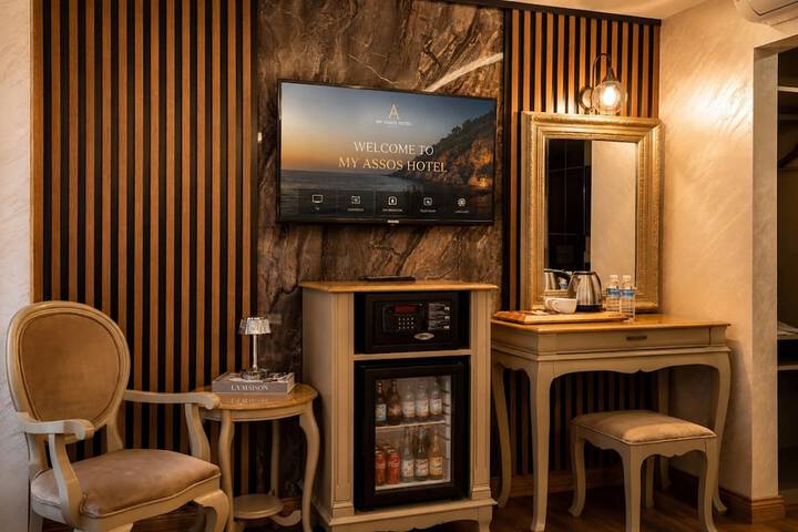 Lounge 54 of 84