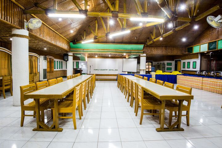 Ballroom/Hall 18 of 23