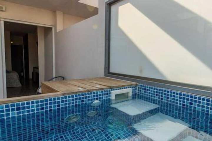 Pool 66 of 201