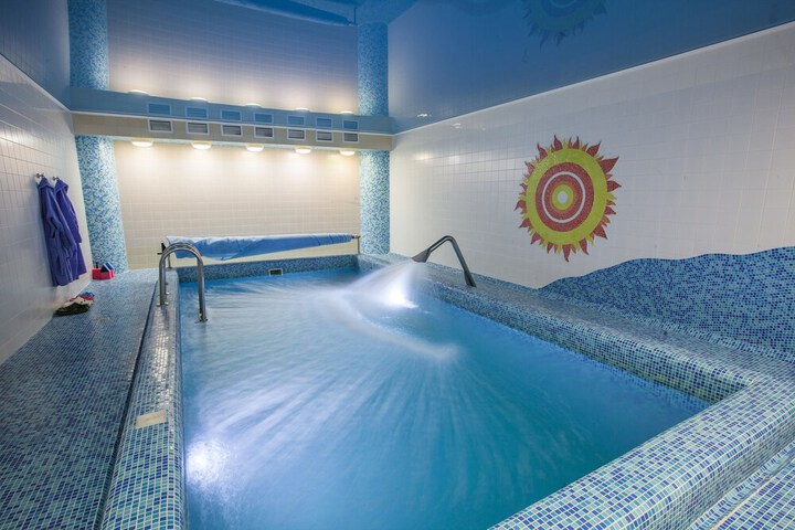 Pools & Facilities