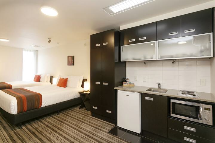 Room 52 of 200
