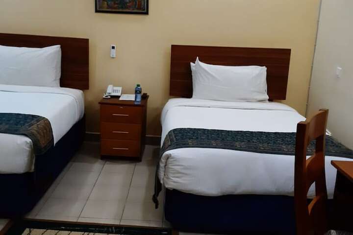 Room 4 of 18