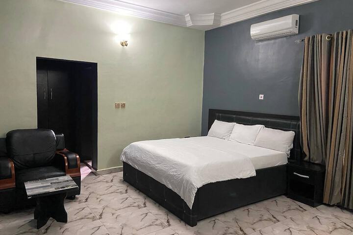 Room 5 of 27