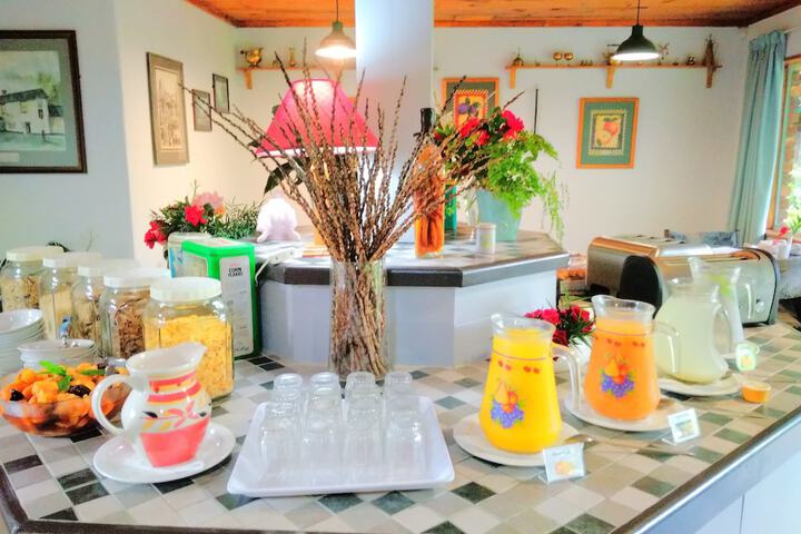 Breakfast/Coffee Service 38 of 73