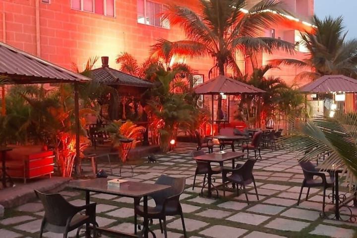 Hotel Exterior 28 of 29