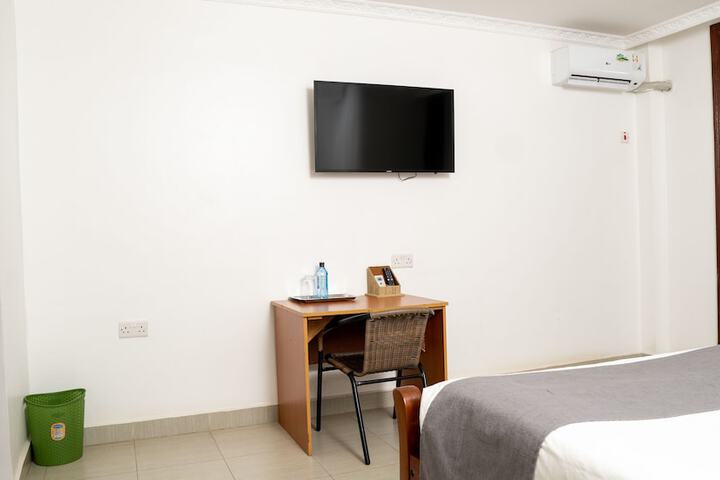 Room 10 of 48