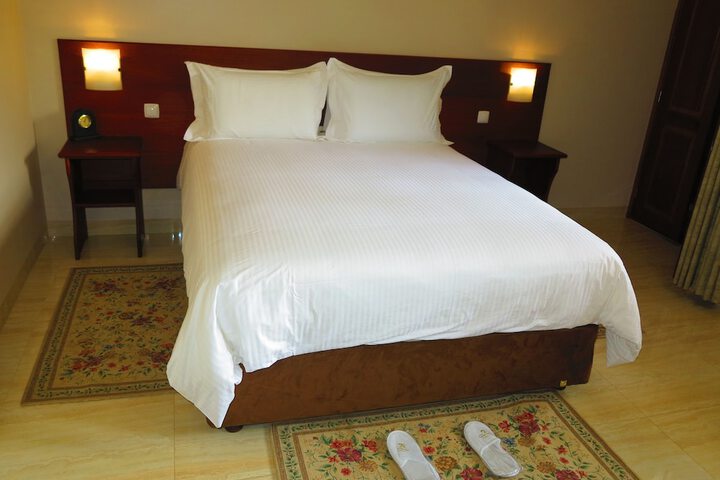 Room 2 of 49