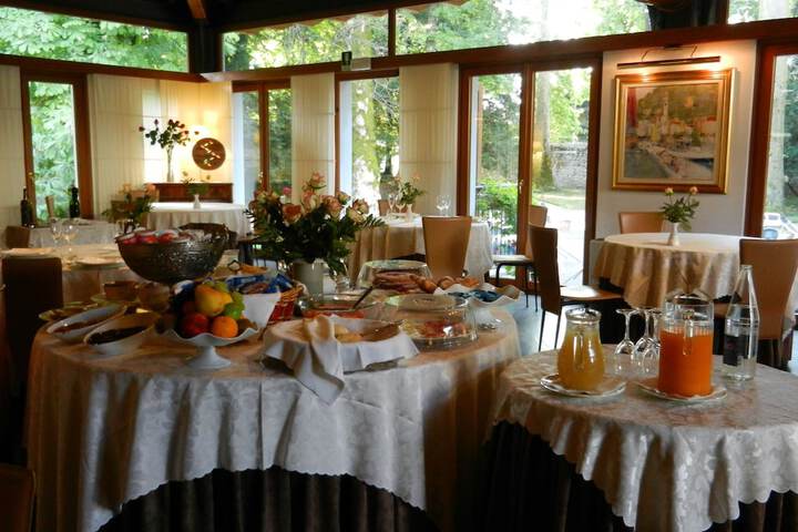 Breakfast/Coffee Service 22 of 37