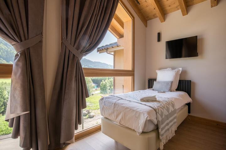 Room 4 of 40