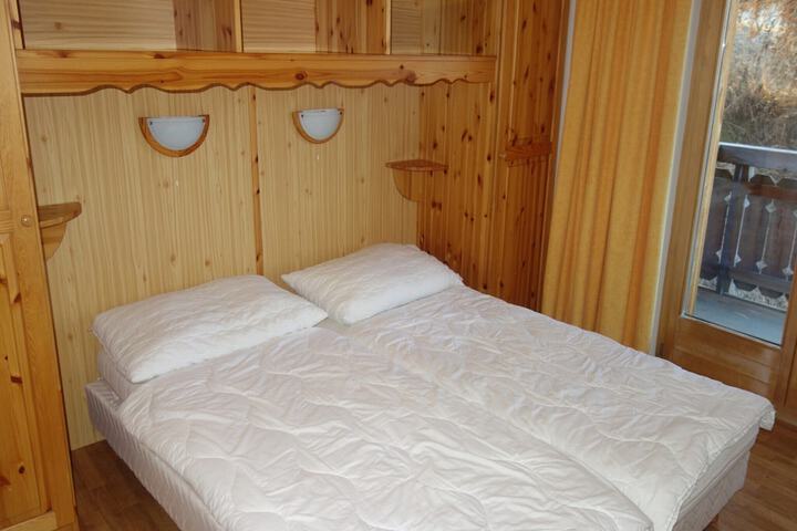 Room 4 of 40