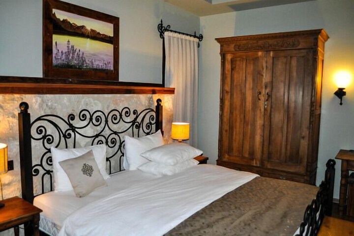 Room 5 of 31