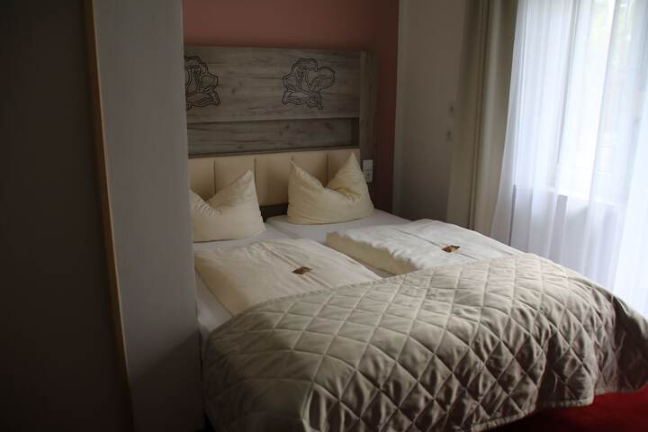 Room 13 of 90