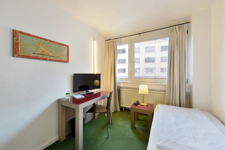 Room 5 of 49