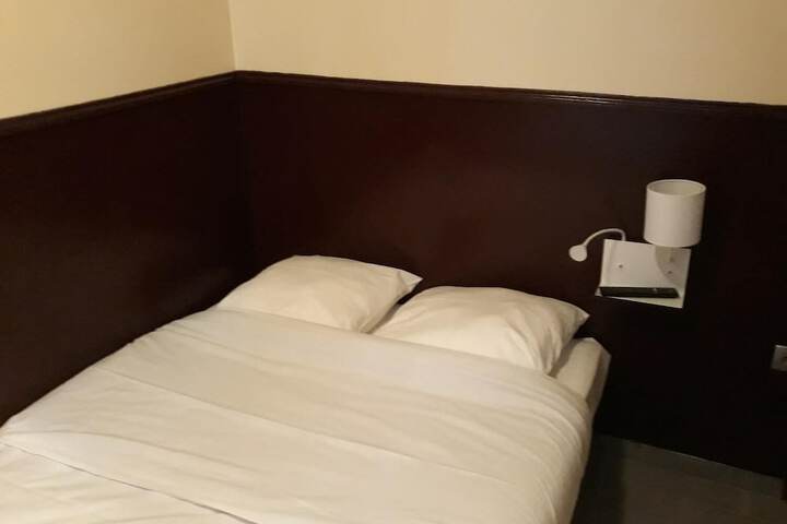 Room 5 of 12