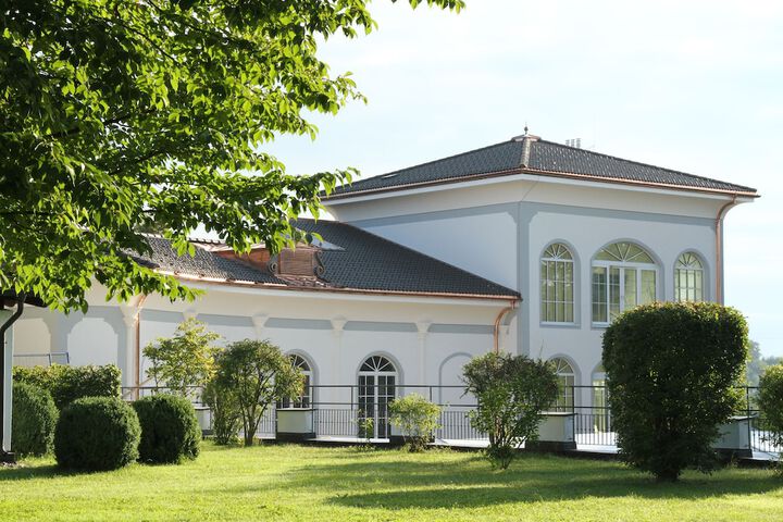 Hotel Exterior 68 of 72