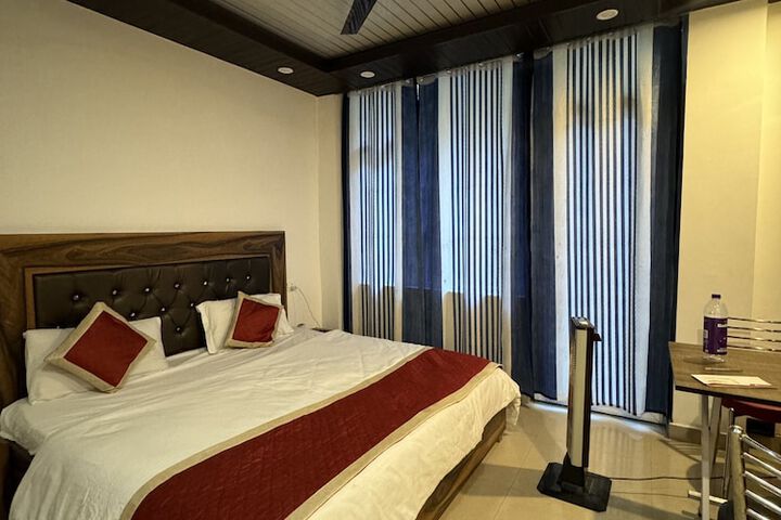Room 8 of 13