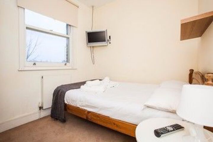 Room 9 of 30
