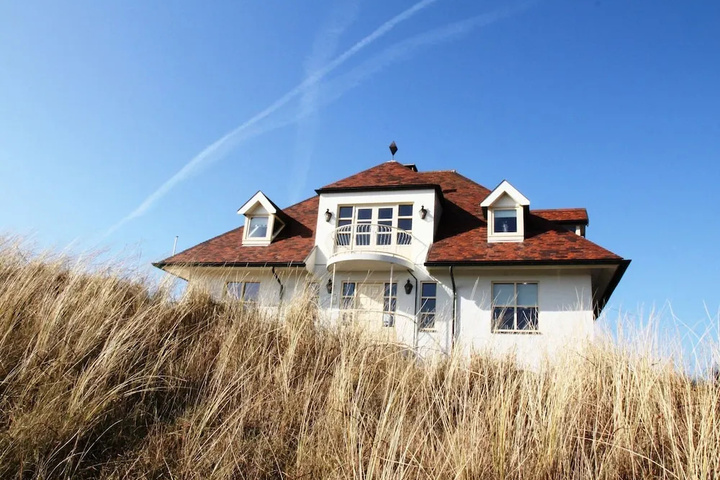 Luxurious Holiday Home With Billiards Table and Sauna Atop the Dunes in De Koog