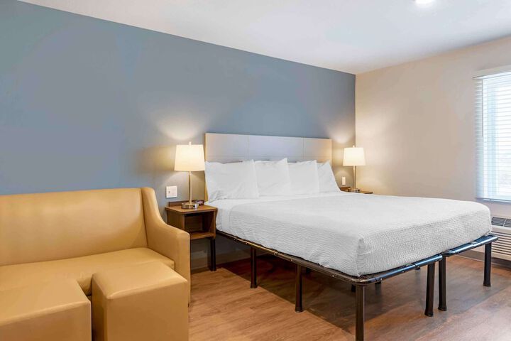 Deluxe Studio 1 King Bed (1 of 5)
