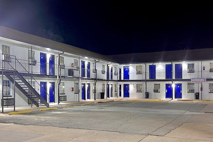 Hotel 7 of 12