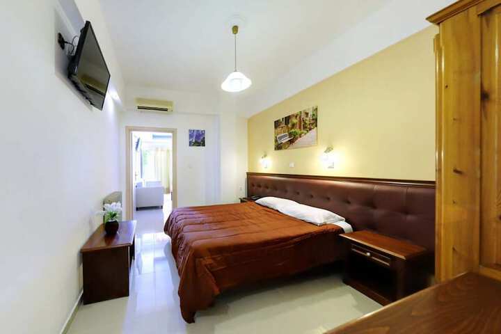 Room 7 of 27