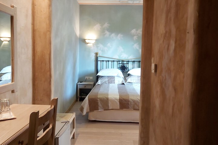 Room 28 of 446