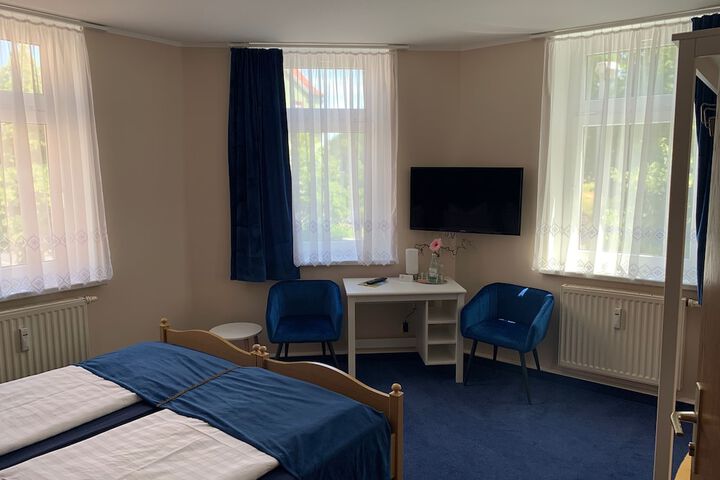 Room 8 of 35