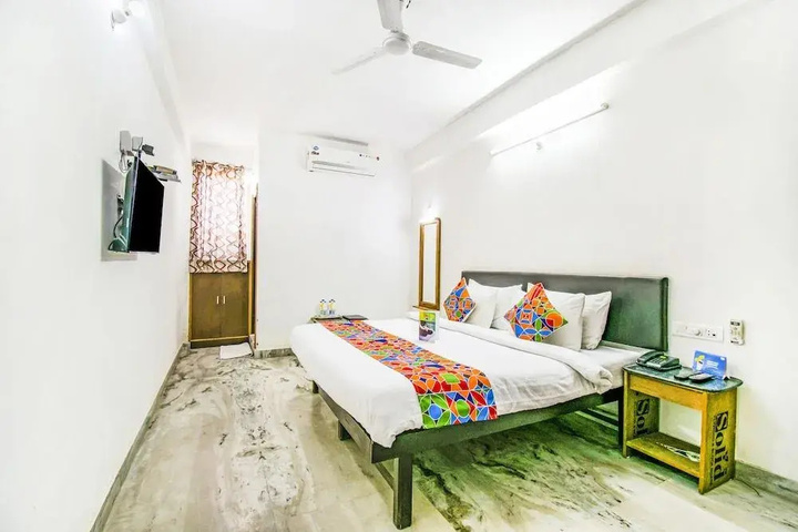 Room 2 of 10