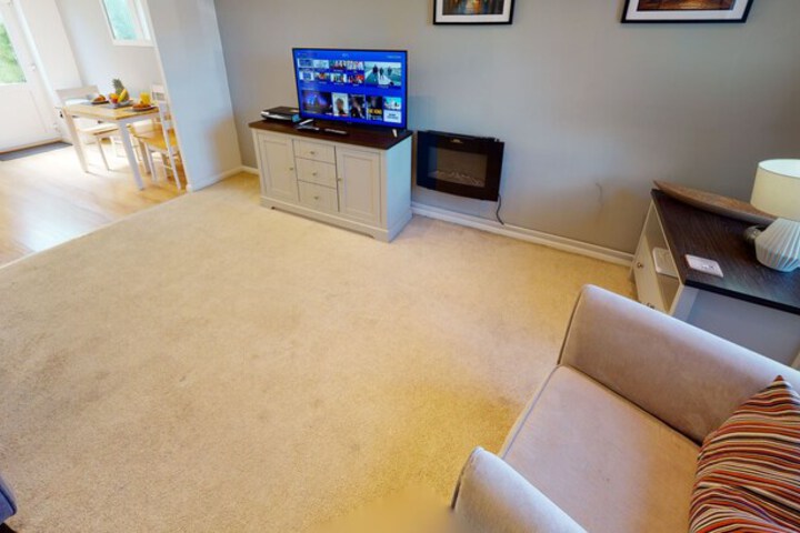 Room 9 of 16
