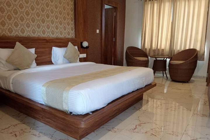 Room 4 of 17