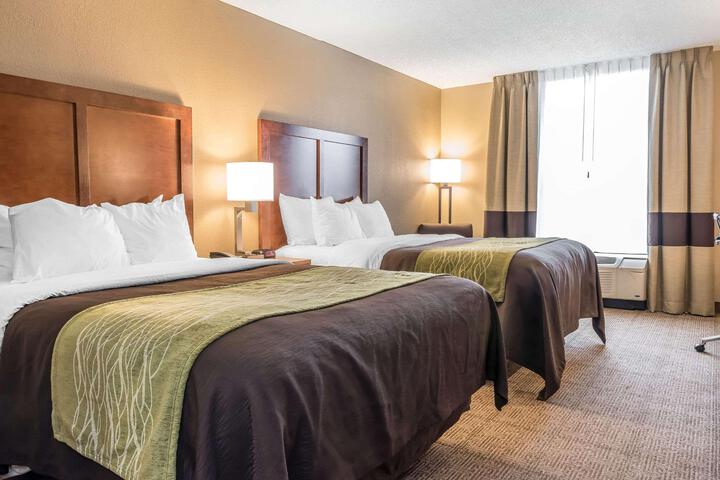2 Double Beds (13 of 13)