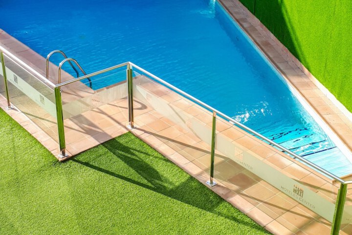 Hotel Pool