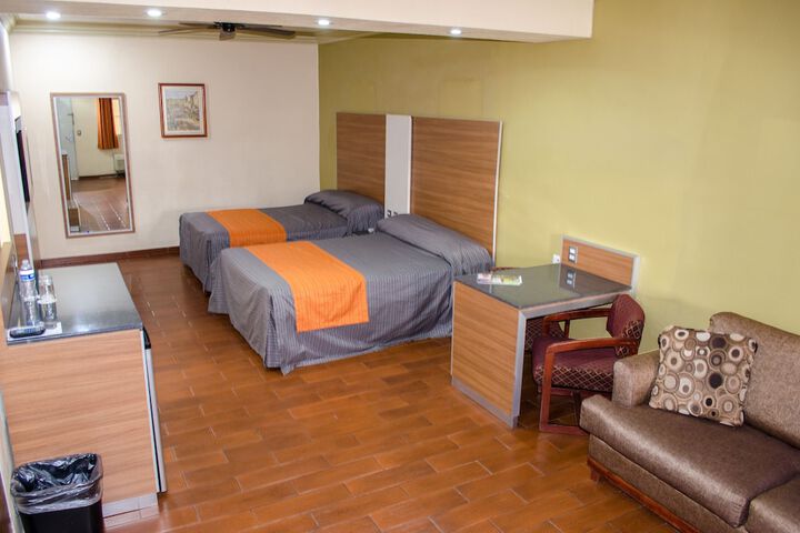 Room 5 of 15