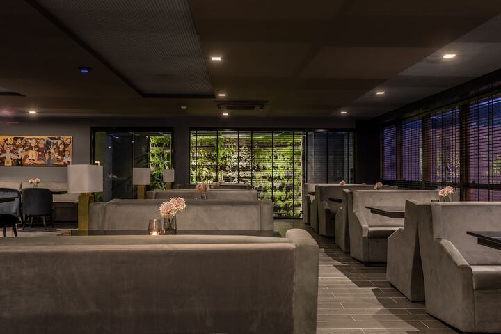 Lounge 44 of 56