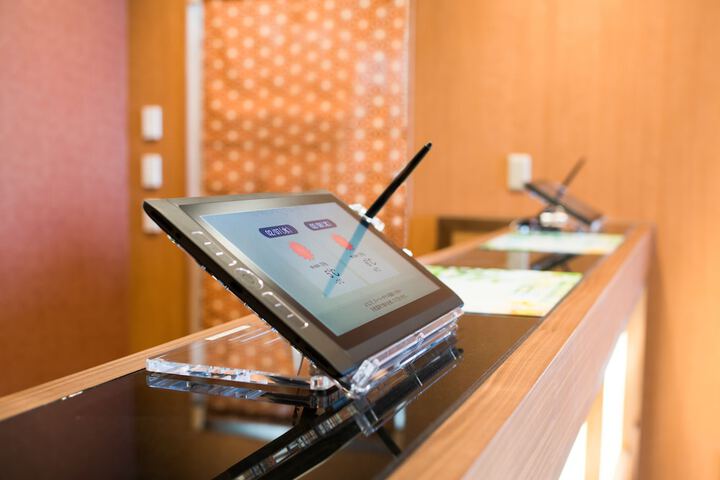 Check-in/check-out kiosk