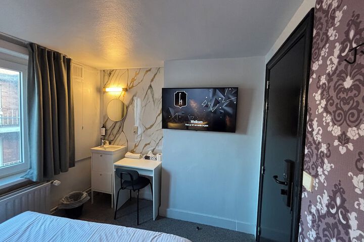 Room 30 of 53