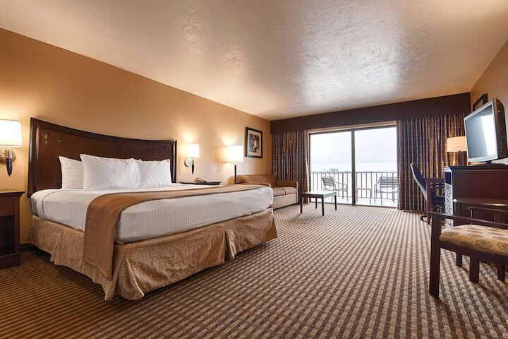 1 King Accessible Comm Assist Walk in Shower No View Full Breakfast (9 of 9)