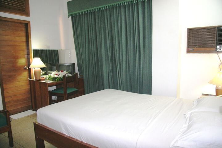 Room 9 of 29
