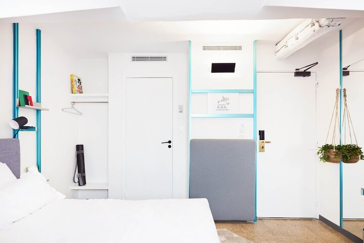 Room 10 of 50