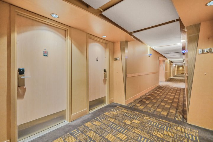Ballroom/Hall 55 of 60