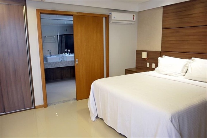 Room 10 of 38