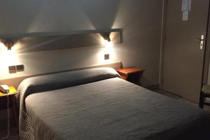 Room 4 of 17