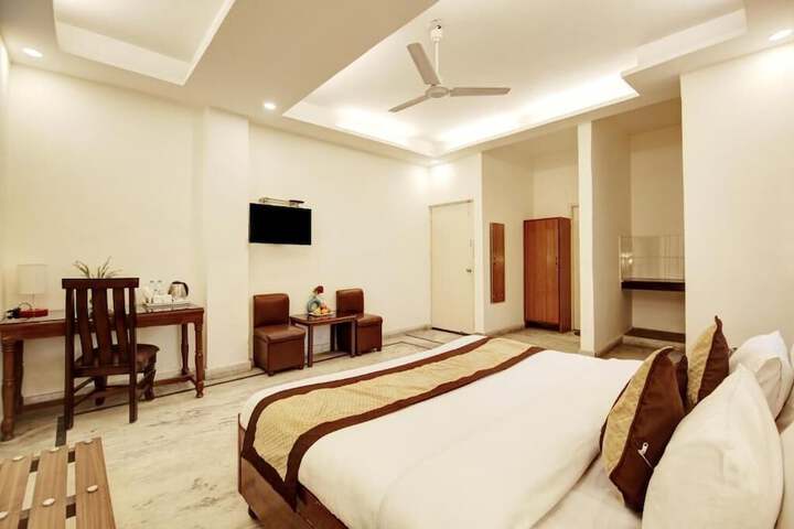 Room 12 of 30
