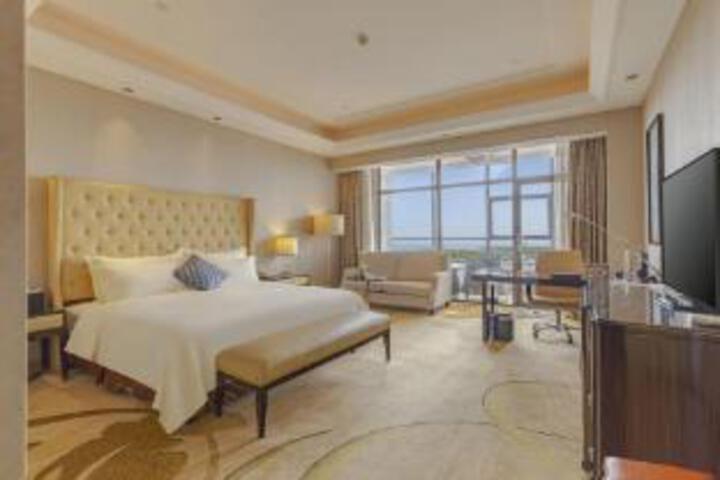 Room 8 of 10