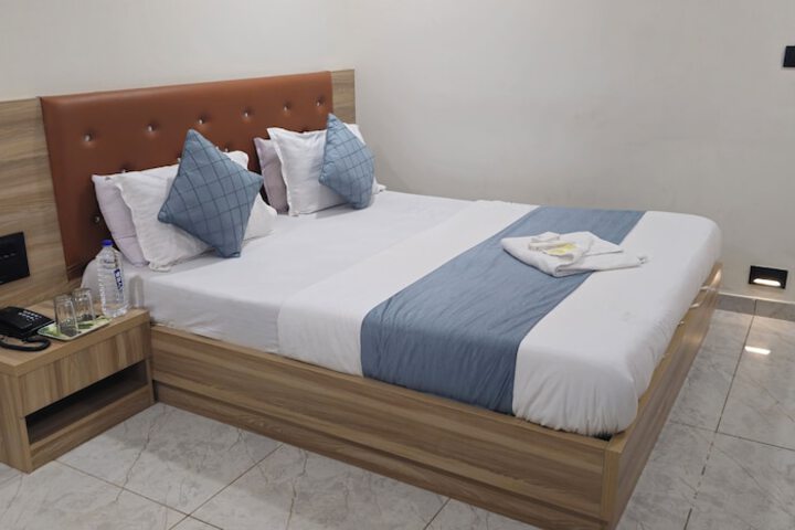 Room 7 of 33
