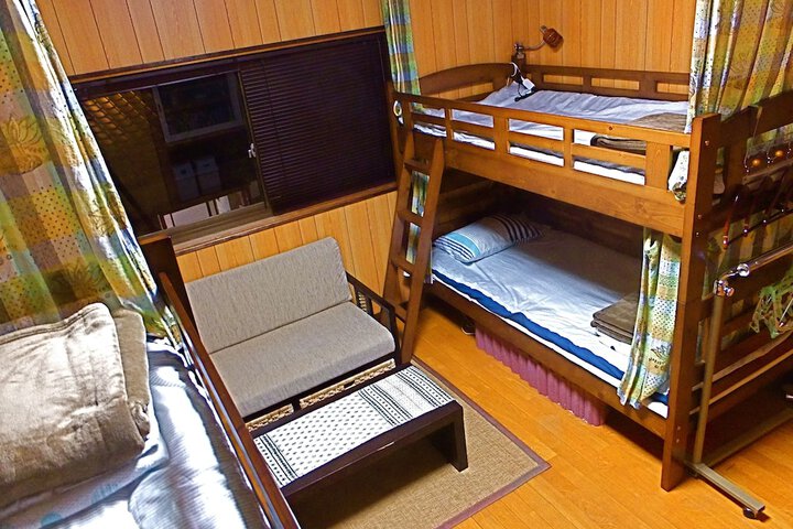 Room 9 of 33
